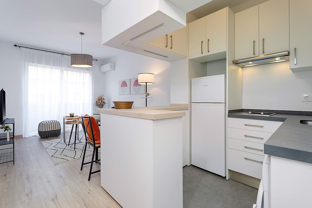 Magnificent 1 Bedroom Apartment With Balcony Santa Marta III