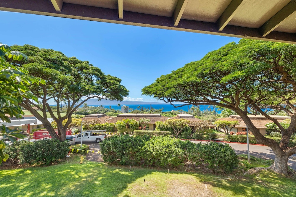 Ocean View Kaanapali Condo w 2 Lanais Loft AC Pool Walk to Beach