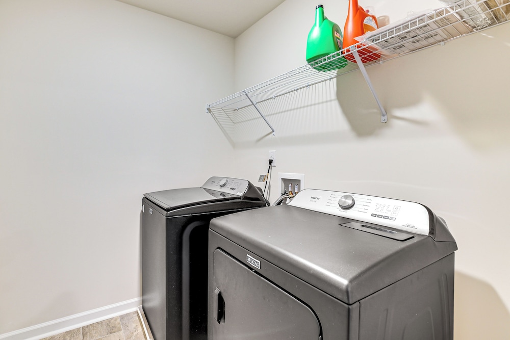 Pool Access, 2 Mi to Main St: Fountain Inn Home!