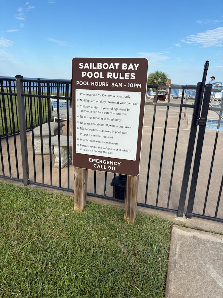 Sailboat 201 with Pool