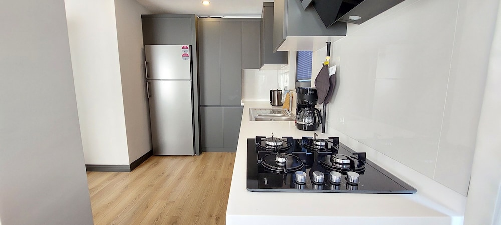New Flat Large Living Space 5 Close to Lara Beach