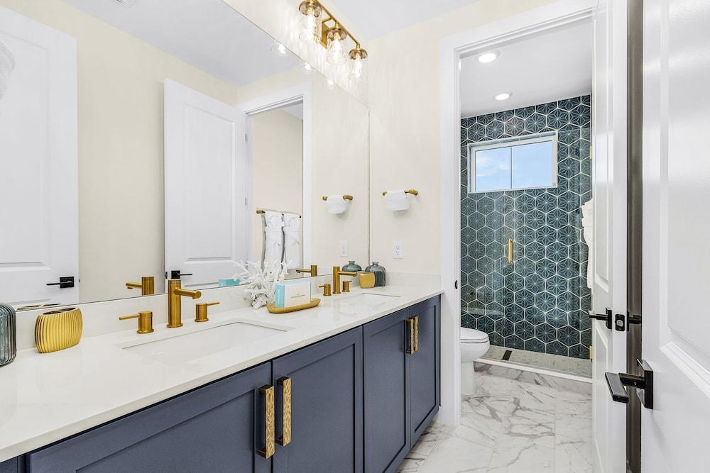 110 Sea Le Vie: 5br/4.5ba Brand New Build W/ Pool! 5 Bedroom Home