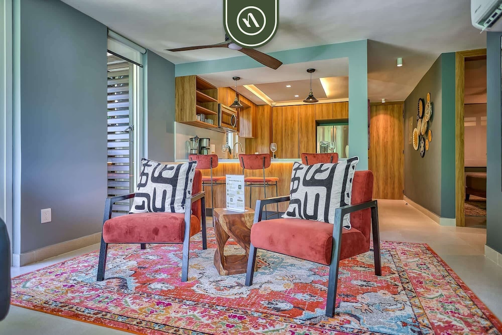 Luxury 2 BR Condo in the Jungle - Oceanview Pool