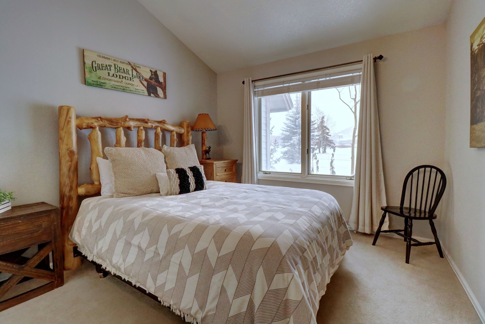 Private Mountain Town home Pet Friendly with Great Views - WD12 by Redawning