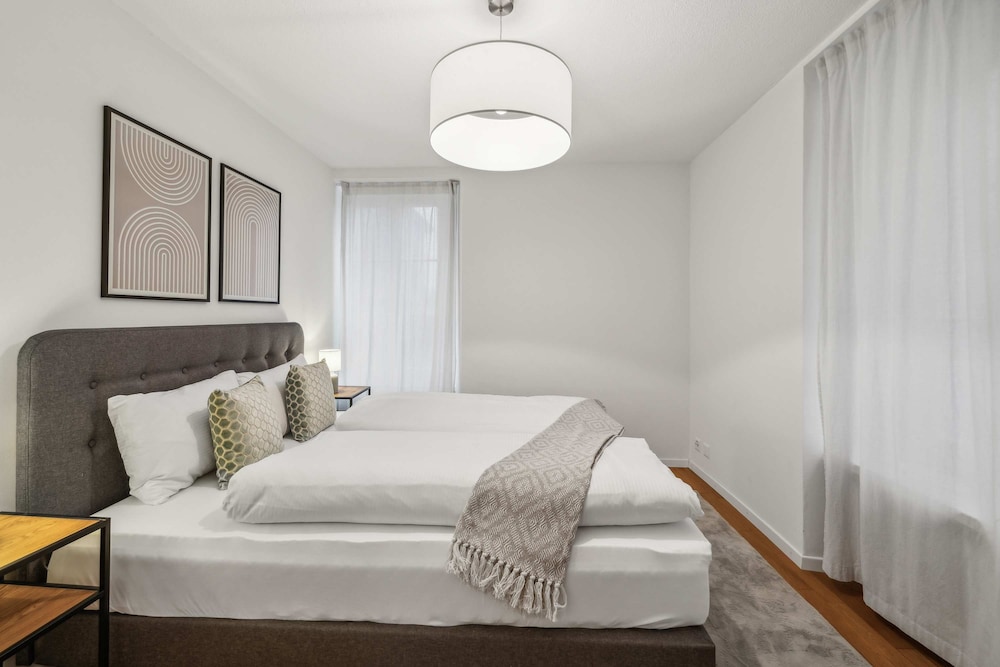 Modern 2 Bdr-flat top Location