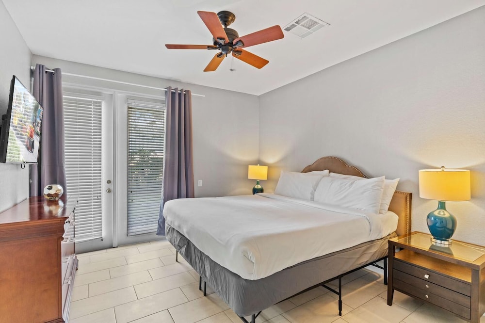 Vista Cay Swanky