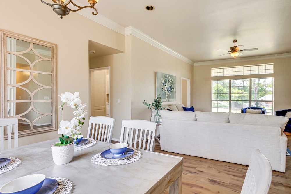 < 1 Mi to Oak Tree National: Cozy Getaway!