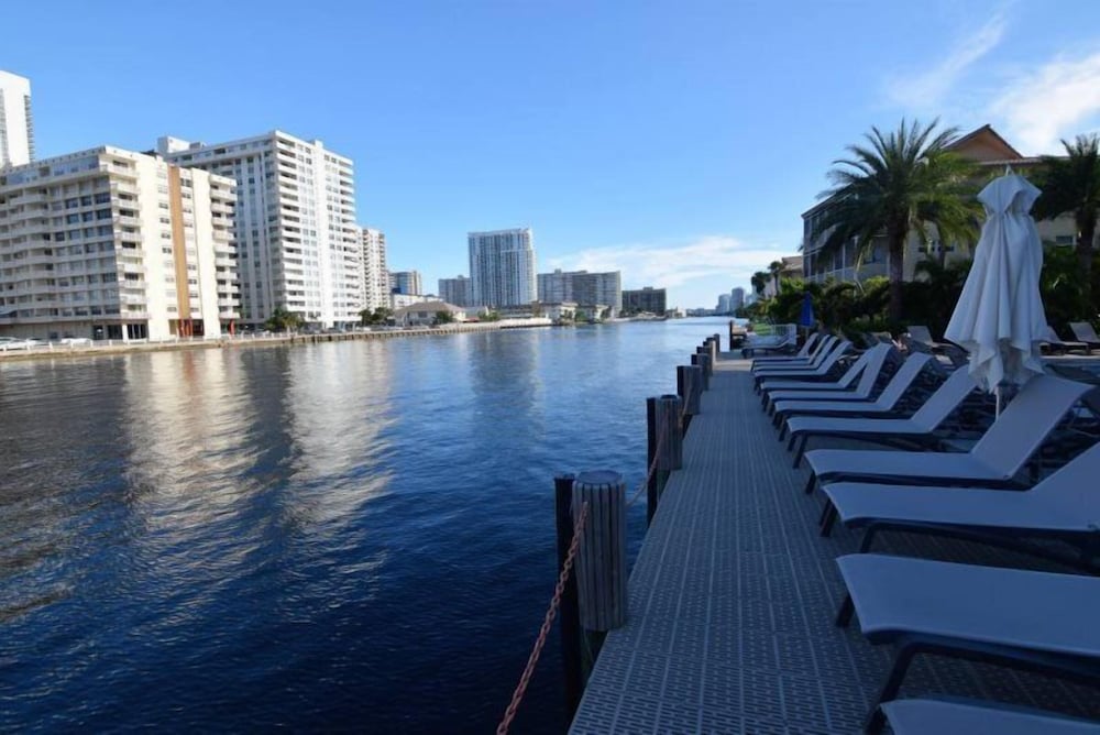 Great Bay View 2 Bed 2 Bath Residence @ Beachwalk - Image 4
