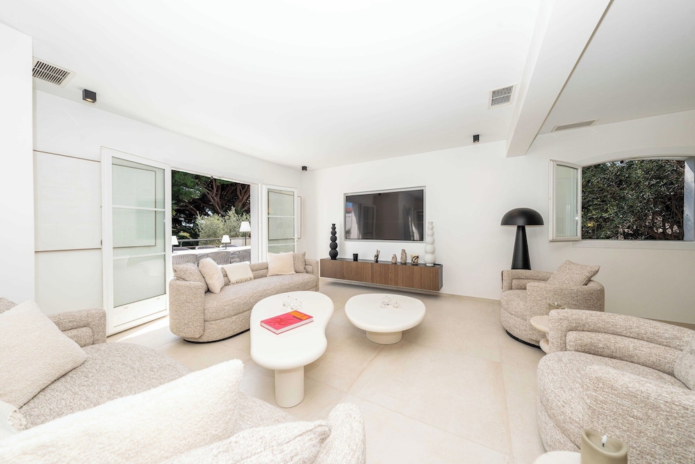 Sumptuous Villa - AC- 6br- 12p- Cannes