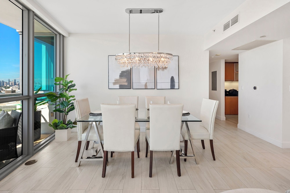 Luxury Vacation Rentals at The Setai by LRMB