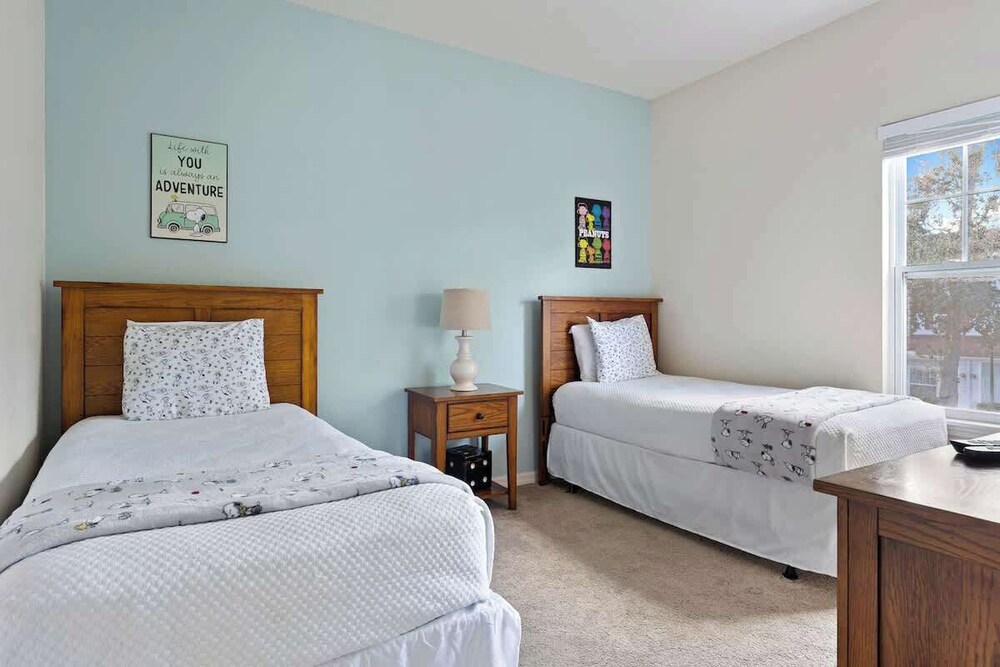 Welcoming 4 BR Sleeps 10 Guests
