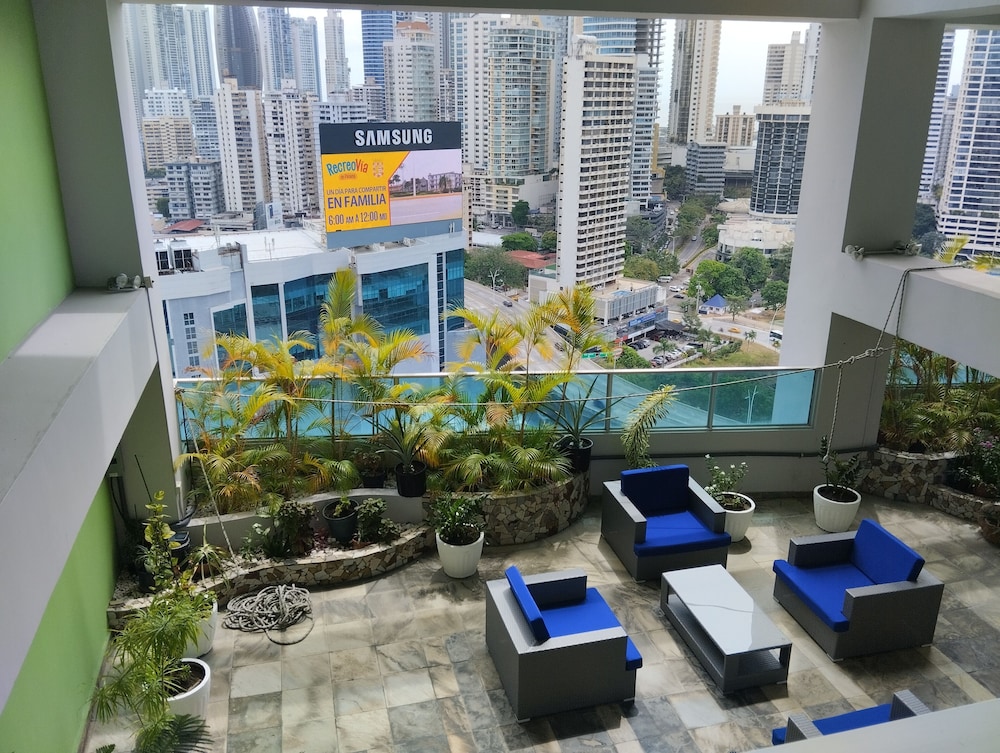 YC 2301-C l Apartamento 2BR en av balboa