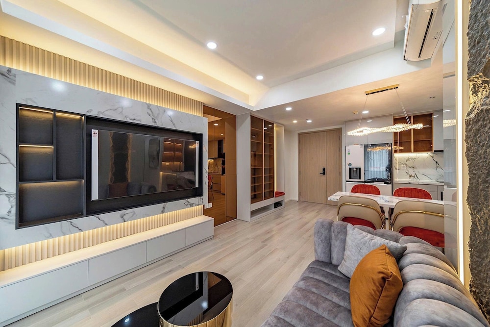 Apartment Landmark 81 by Urban Home