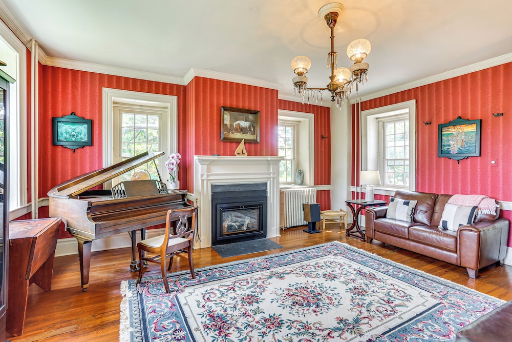 8 Mi to Reading: Spacious Farmhouse Retreat!
