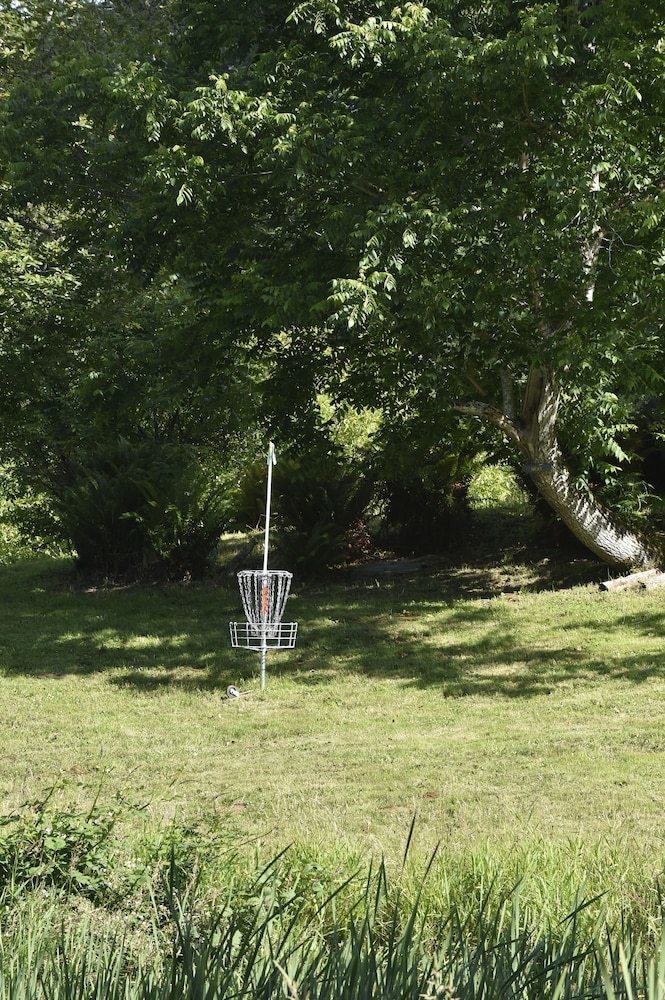 Lucky Mud Inn and Disc Golf Resort