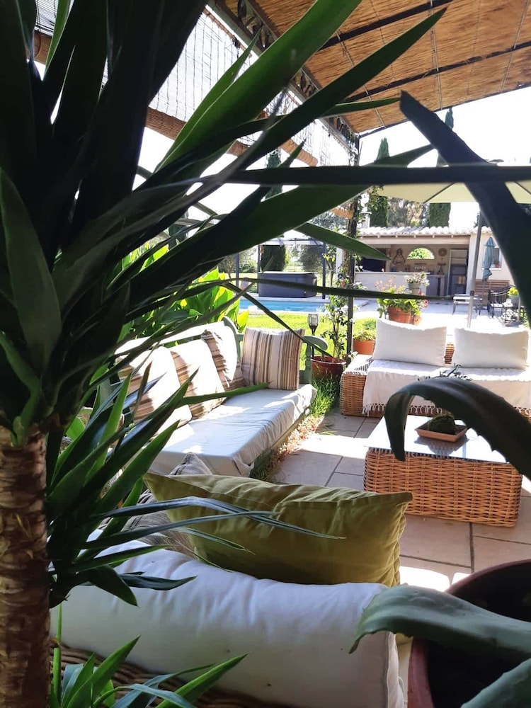 Large Air-conditioned Villa in Arles