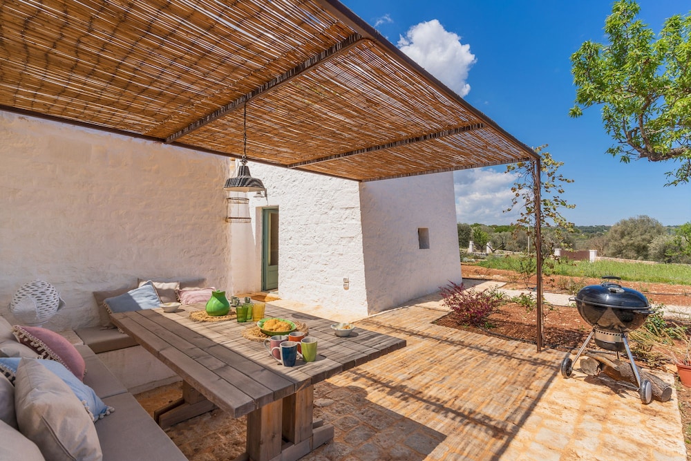 Trulli Pietra Rossa With Pool by Wonderful Italy