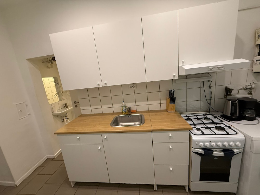 Comfy 2BR Apt Westbahnhof Area