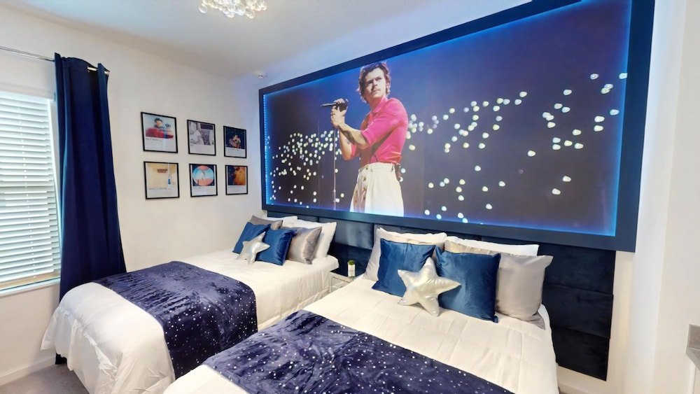 8 Bedroom Themed Rooms Huge Games Room Pool Spa