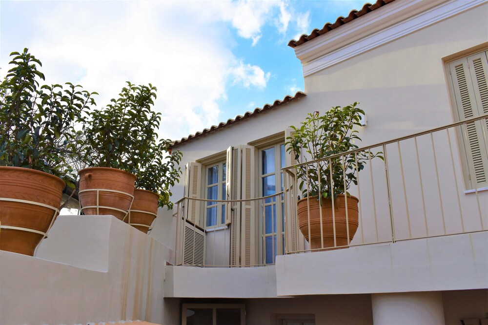 Acropolis Suites