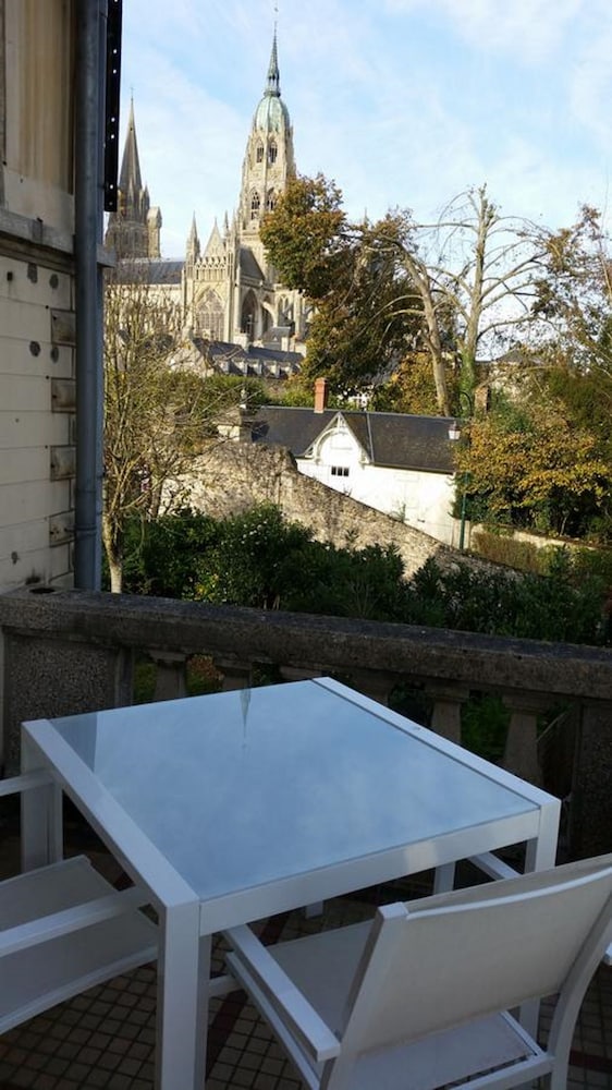 Castel Bayeux Guesthouse