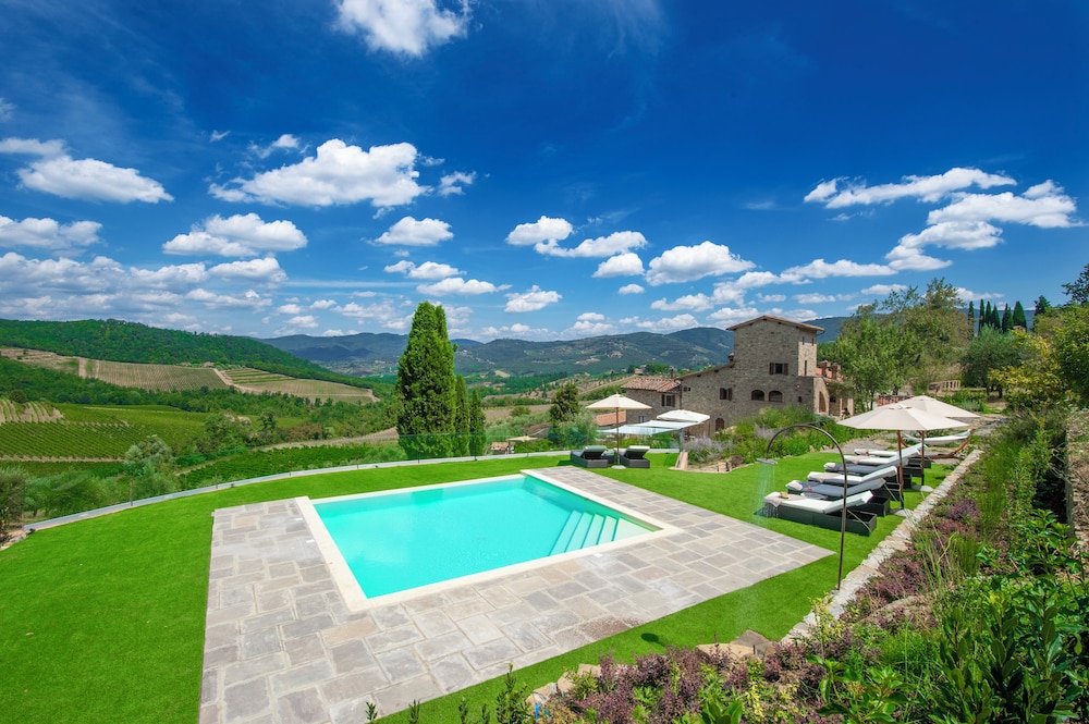 Villa Chianti With Panoramic Pool On The Vineyard