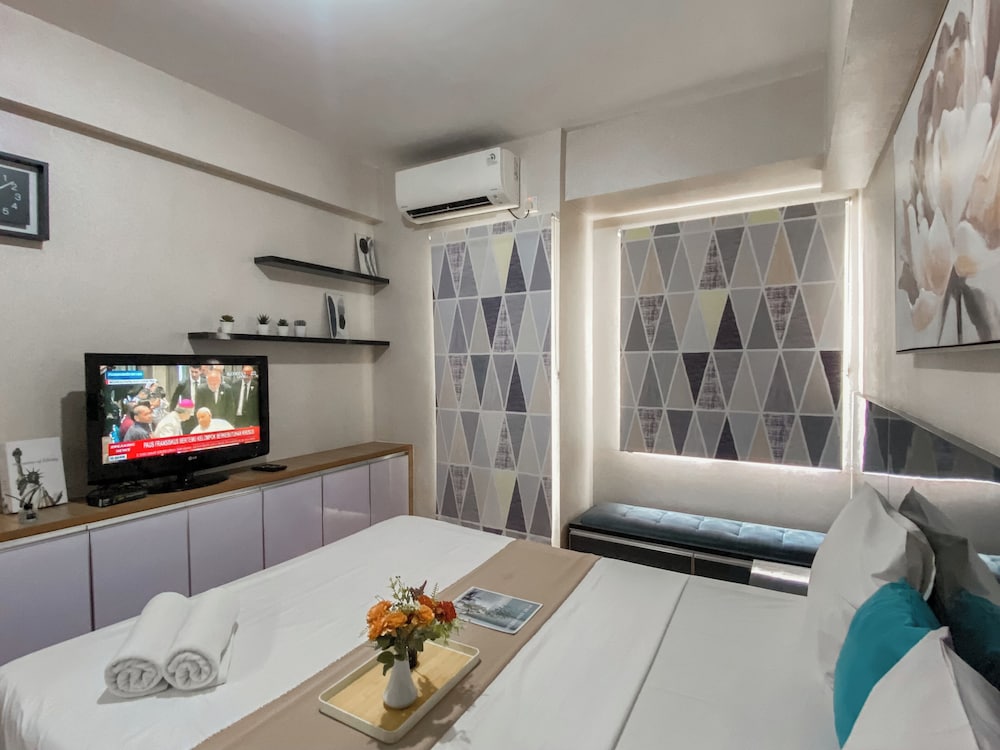 Warm and Homey Studio at Podomoro Golf View Apartment