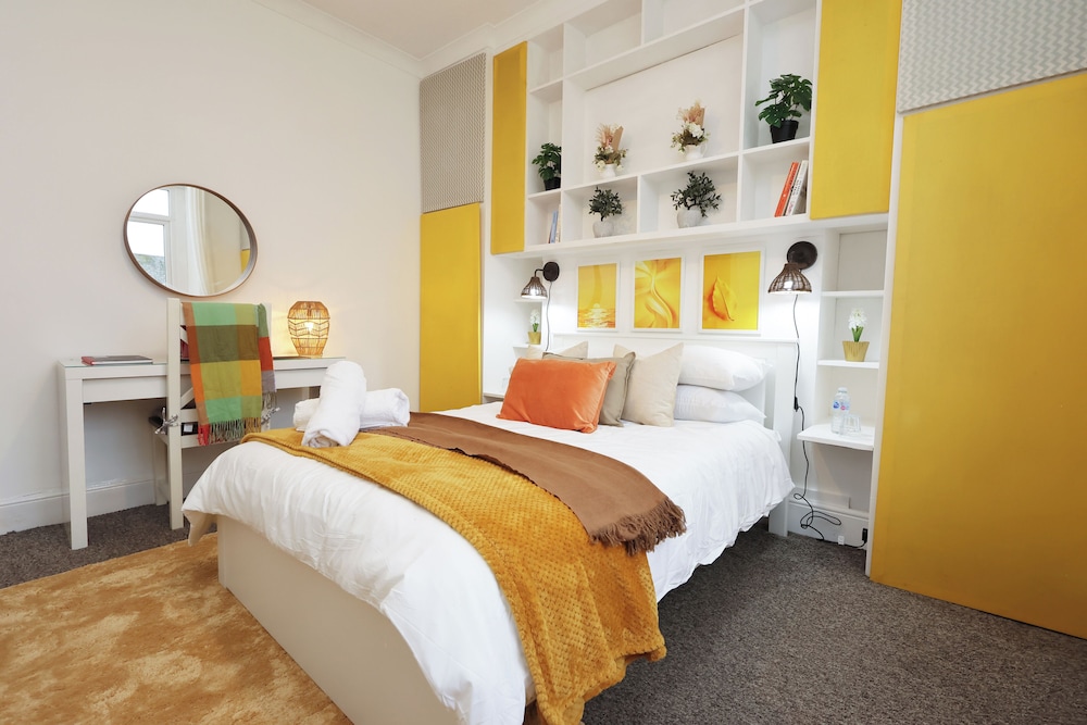 Cardiff Guesthouse & On-Street Parking