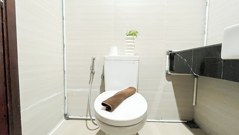Spacious Studio Apartment West Vista Near Rawa Buaya Station