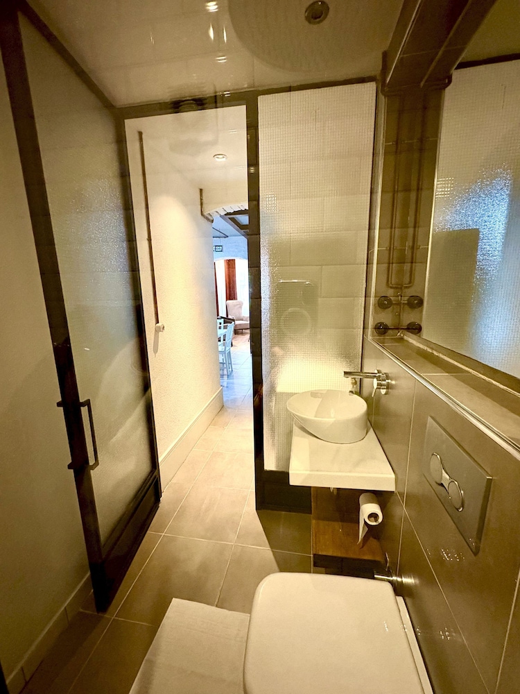 Galata Port Flats Chakra 1