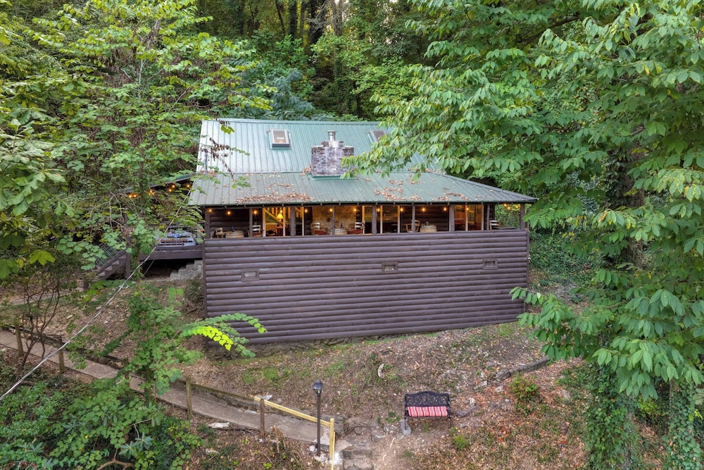 Riverwood Gatlinburg/pigeon Forge Cabin w/ River Views