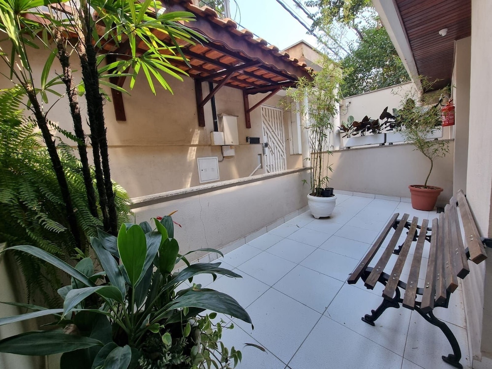Casa Jardim Studios