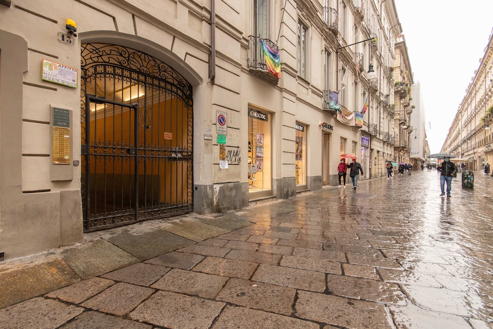 Charming Studio near Piazza Castello view 2