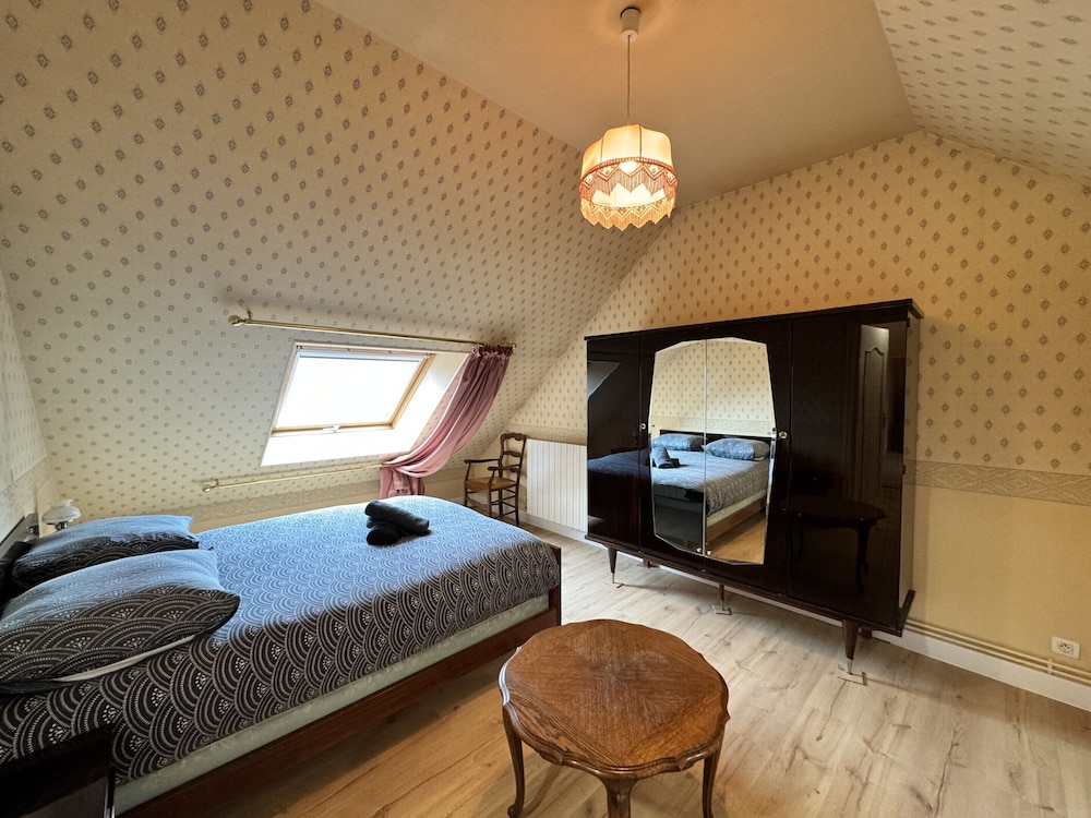 Spacious Group Stay Near Le Mans Circuit