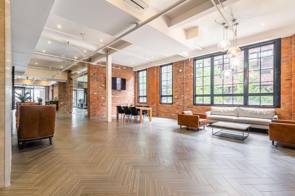 Bee s Loft Free Parking Gym - Image 3