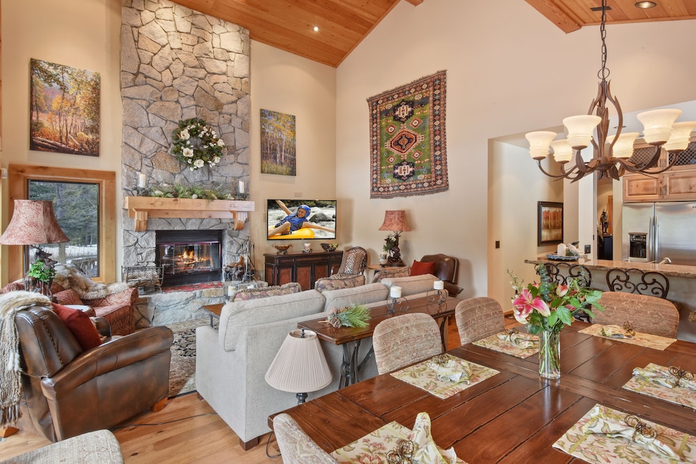 Lake Tahoe Vacations - Wulf's Lodge at Squaw Valley - Property Image 9