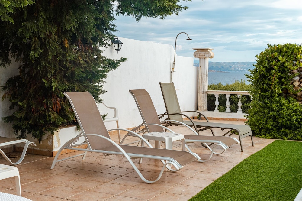 Mistral Apartments Aegina