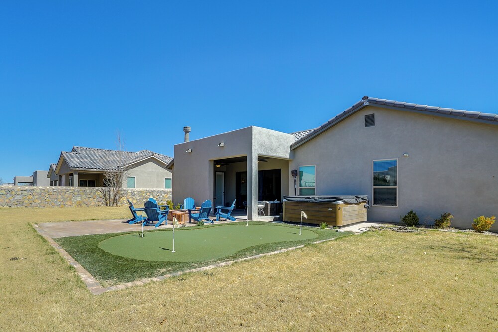 Private Hot Tub + Putting Green: El Paso Getaway!