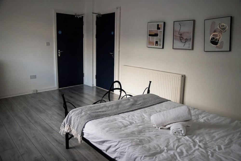 City Centre 6-bed Swansea Getaway