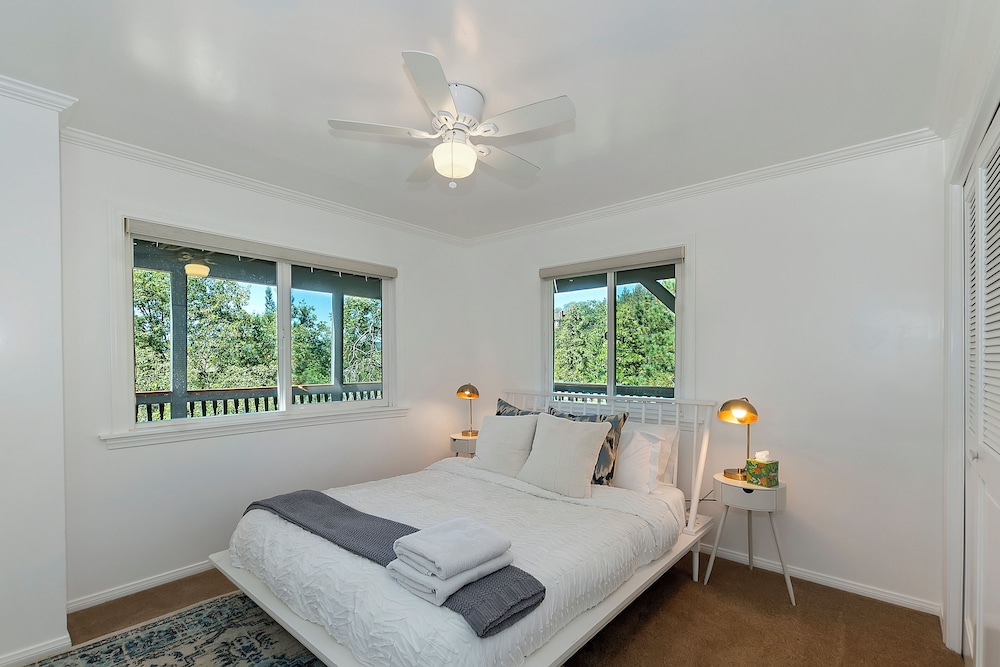 Casa Del Lago Spacious 4 Story Gated Home