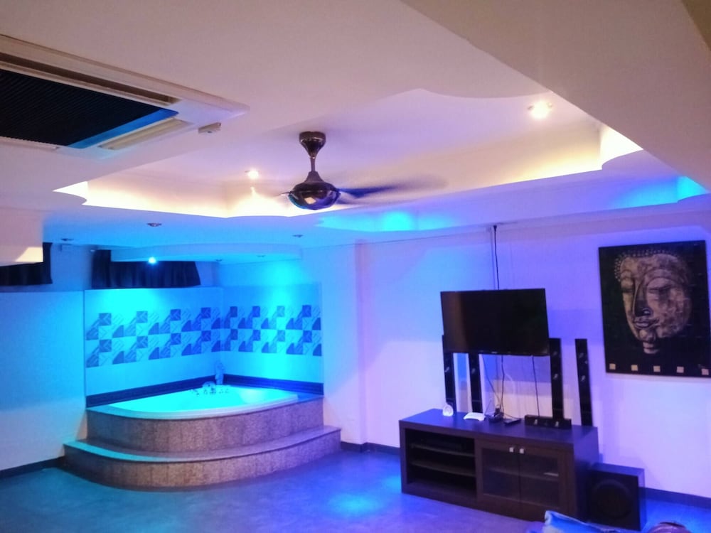 75 sqm Studio Type Jacuzzi Apartment 101a