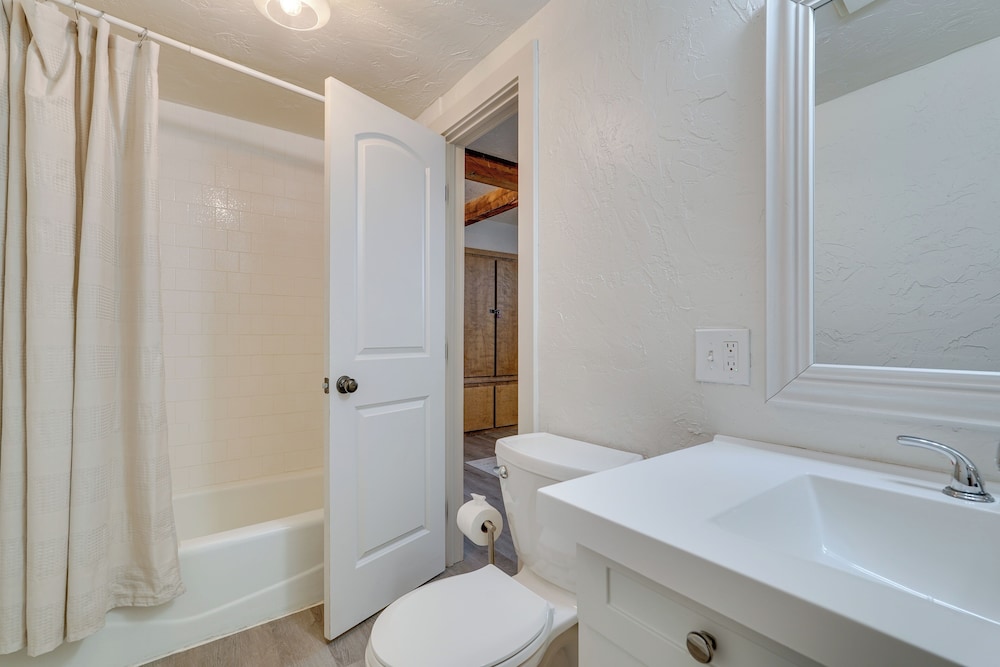Pool, Game Room, Hot Tub: Lake Havasu City Oasis!