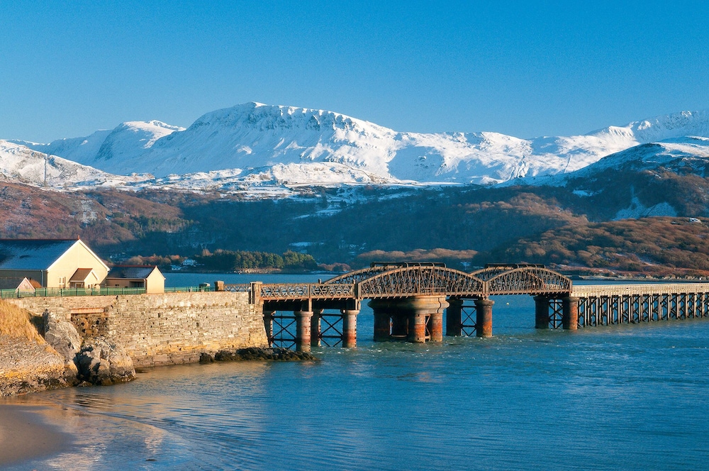 Lovely Large Home 10 Minute Walk to Barmouth Beach view 3