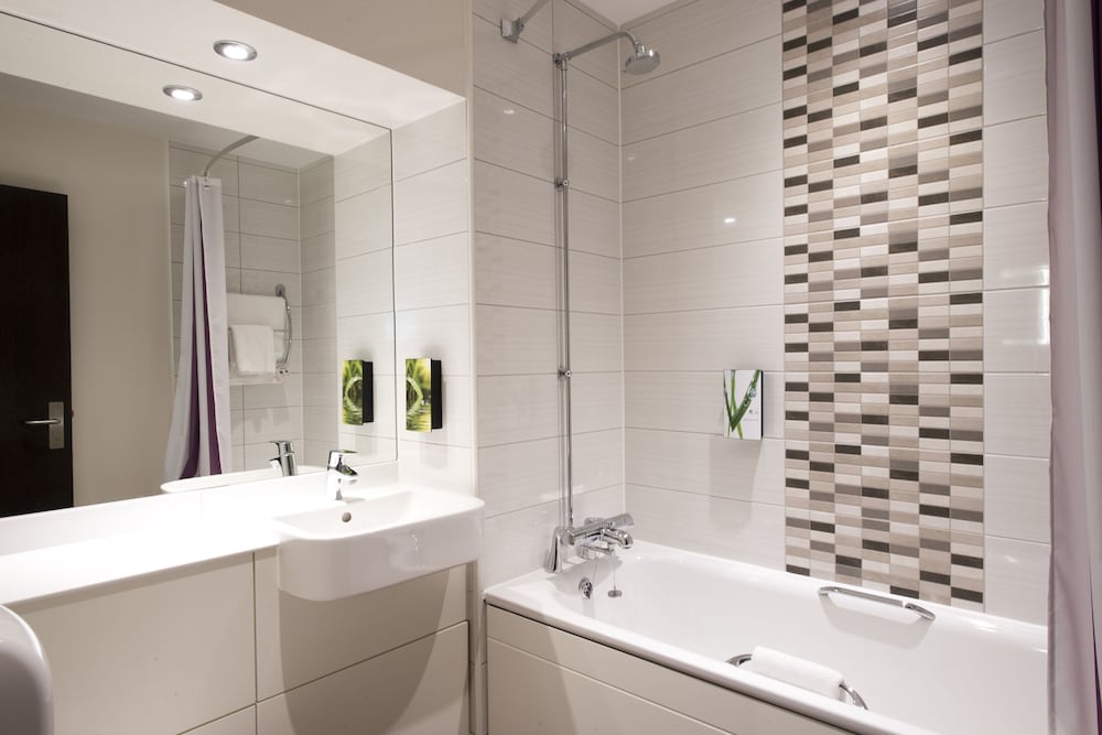 Premier Inn Cheltenham Town Centre
