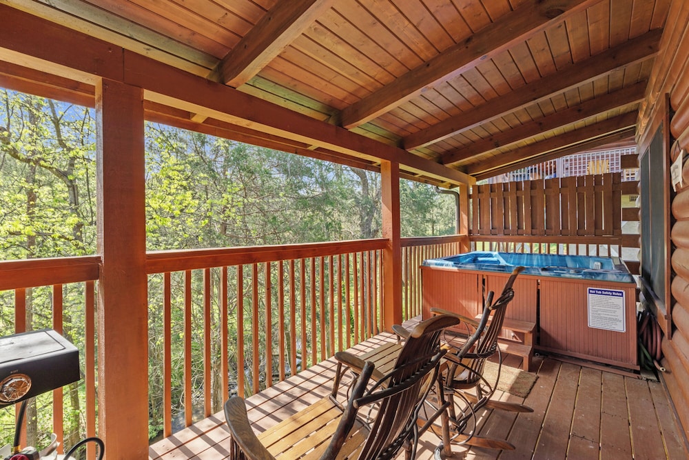Serene Creek Cabin