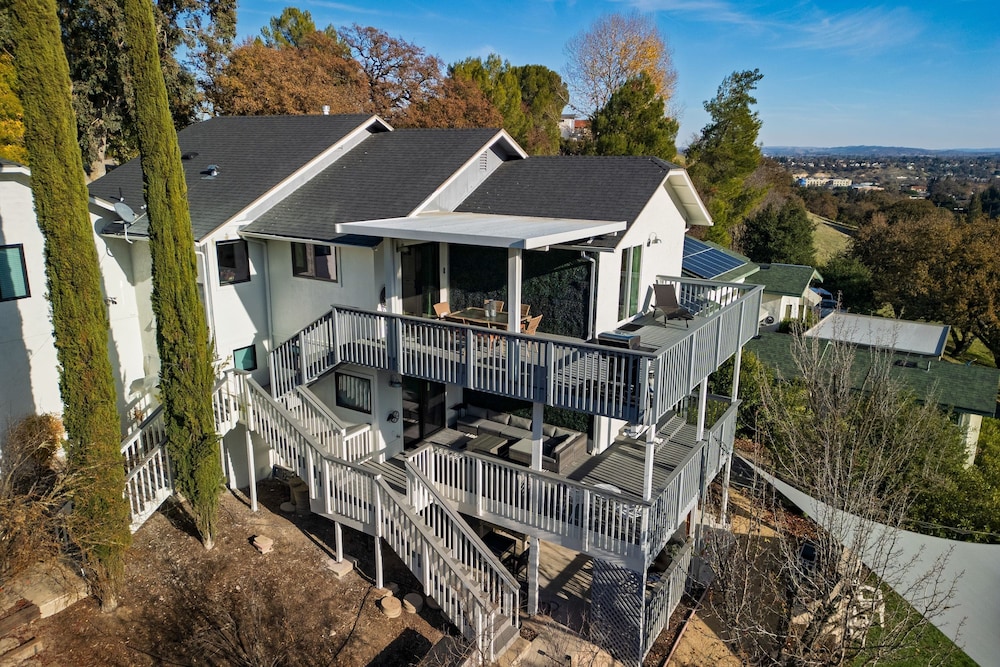 Terrace Hill Modern Paso Robles Escape Near Wineries Dining and Hot Springs