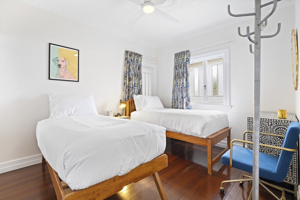 Spacious Family Home With Garden in Quiet Suburb