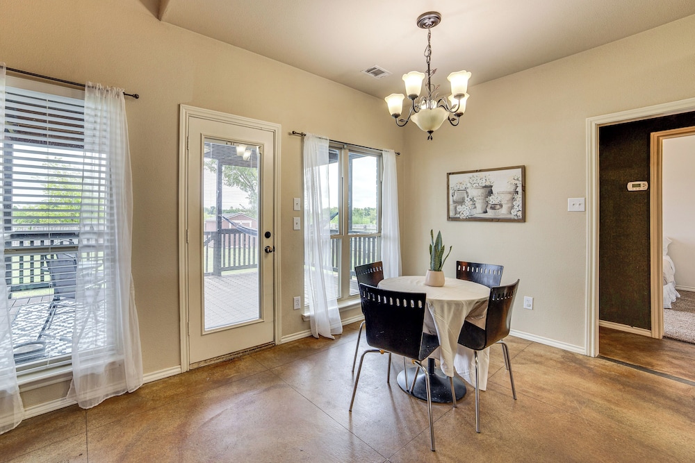 10 Mi to Lake Tawakoni: Family Wills Point Getaway