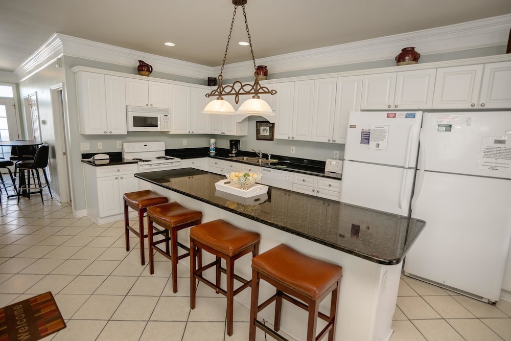 Bermuda Breeze D Holiday Home 8 bedroom By Affordable Large Properties