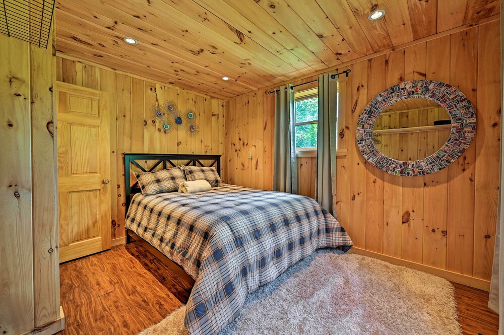 Private Chester Home w/ Deck, Mins to Skiing! view 5